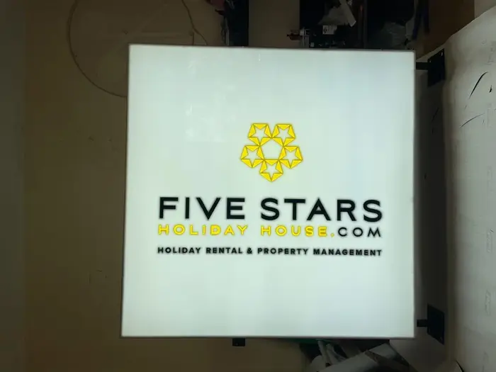 FIVE STARS HOLIDAY HOUSE — projekt reklamues i realizuar nga Agolli Reklama